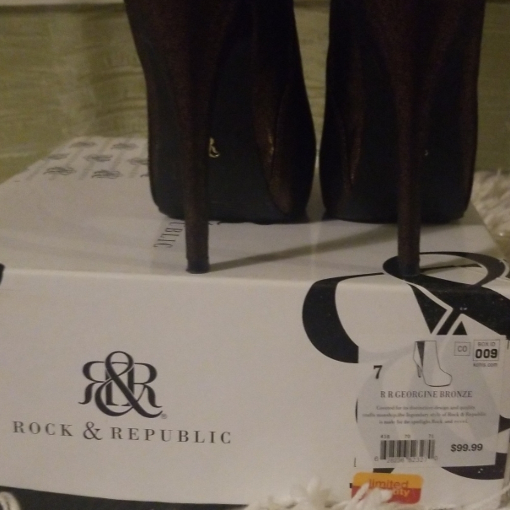 Rock and Republic bronze short and fancy boots - Picture 7 of 8